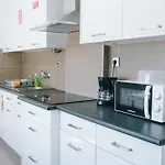 With 5 Bedrooms Διαμέρισμα *