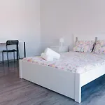 Διαμέρισμα With 5 Bedrooms *
