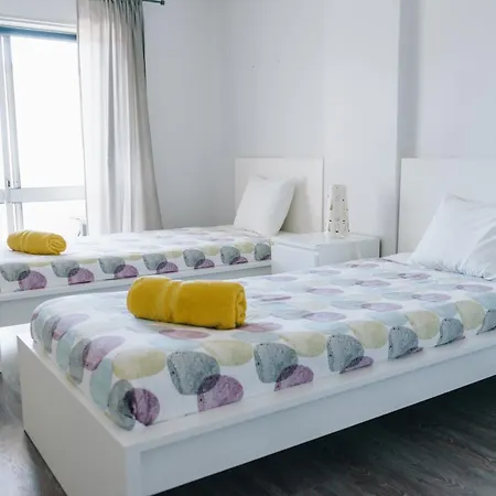 With 5 Bedrooms Lejlighed