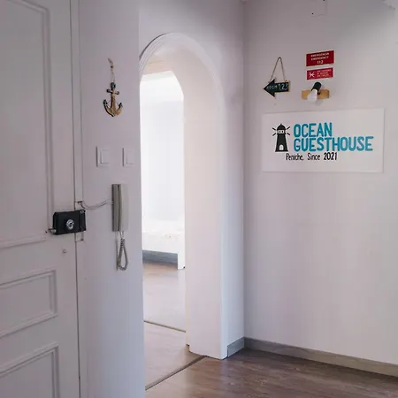 With 5 Bedrooms Lejlighed