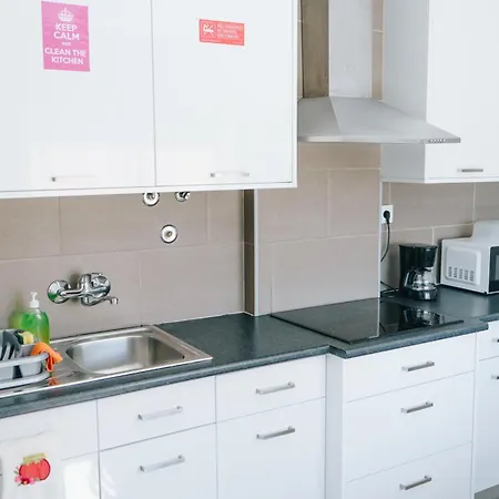 With 5 Bedrooms Lejlighed