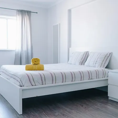 With 5 Bedrooms Peniche