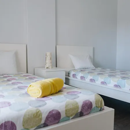 With 5 Bedrooms Peniche