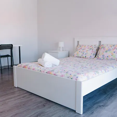 With 5 Bedrooms * Peniche